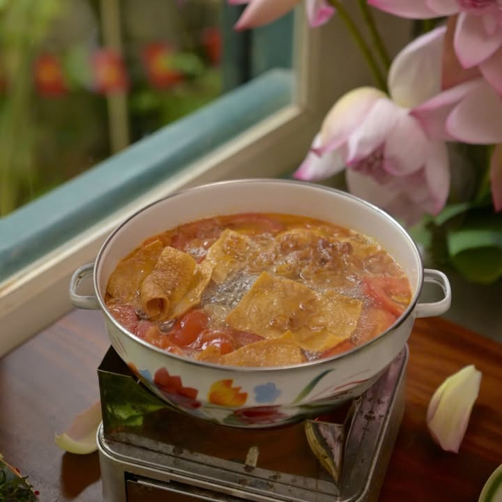 Lẩu riêu cua cá lăng: cách thưởng thức nhẹ thanh cho mưa hè tháng 7 — ảnh 3