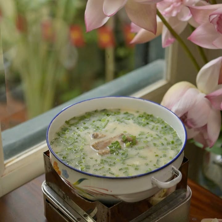 Lẩu sườn sữa sen: vị sen thanh ngọt giữa ngày mưa Hà Nội — ảnh 3