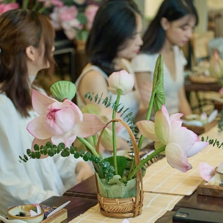 Khi sen còn vương: Lời hẹn cuối mùa cùng Senté — ảnh 2