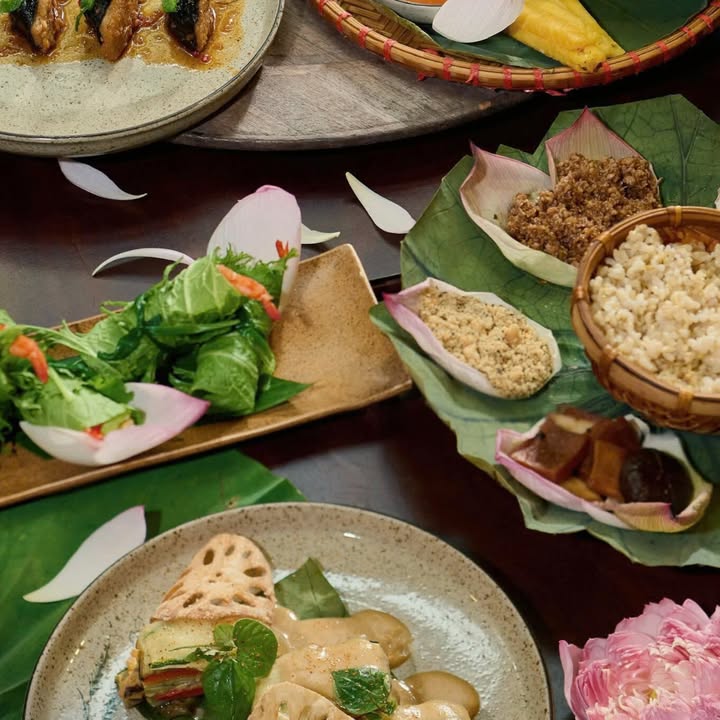 Tựa hương sen đầu: Món cuốn cải mèo tôm thịt củ sen mùa hè của Senté — ảnh 3