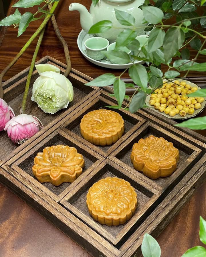 Năm vị bánh Trung thu Senté và nét đặc trưng nhân sen dừa trứng mềm