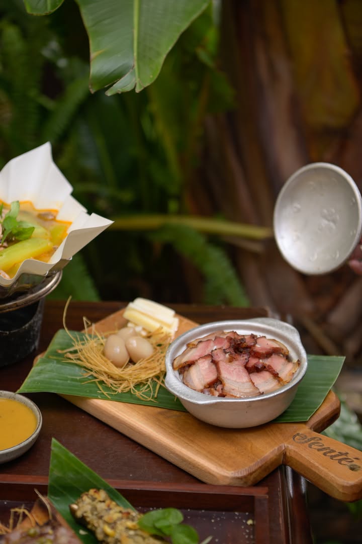 Khói bếp vương hương quê: Cơm gạo Séng Cù chảo gang và vị quê giữa Hà Nội