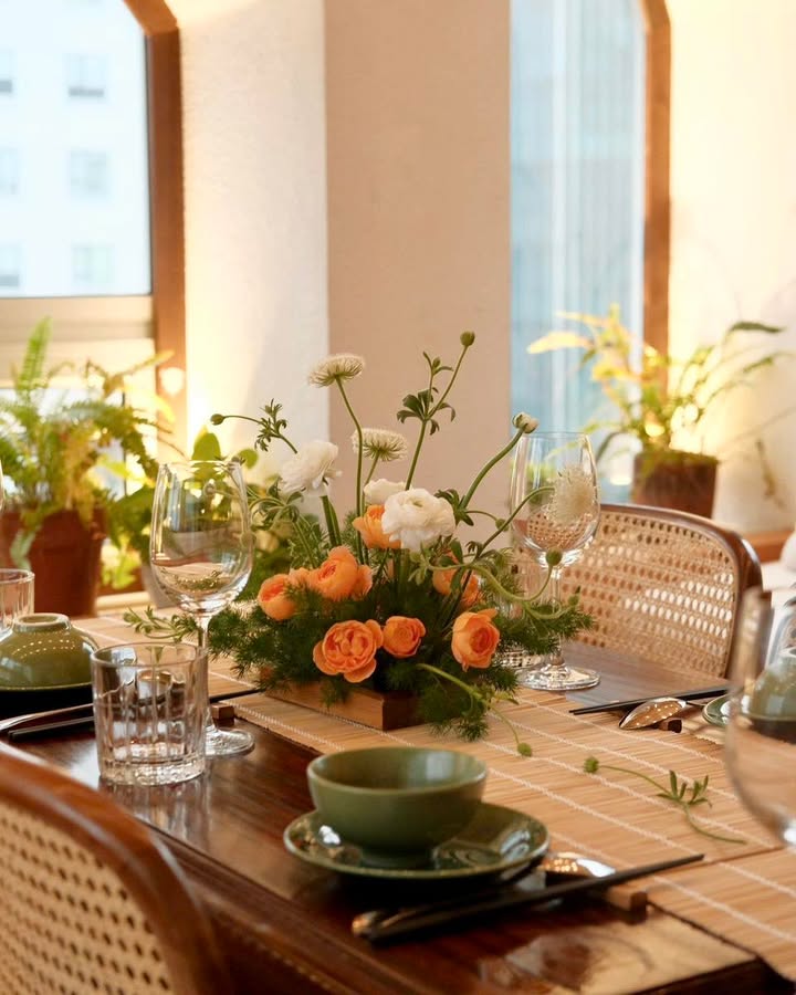 Hẹn nhau đầu năm giữa nắng vàng, hoa nở và hương vị sen