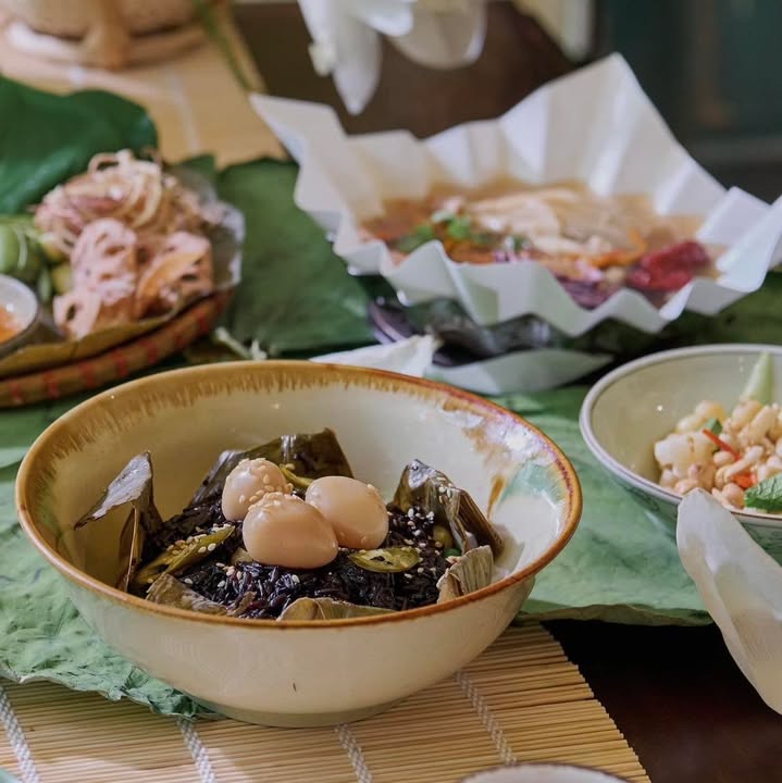Mâm cơm ngày nắng về và hương sen chớm nở — ảnh 4