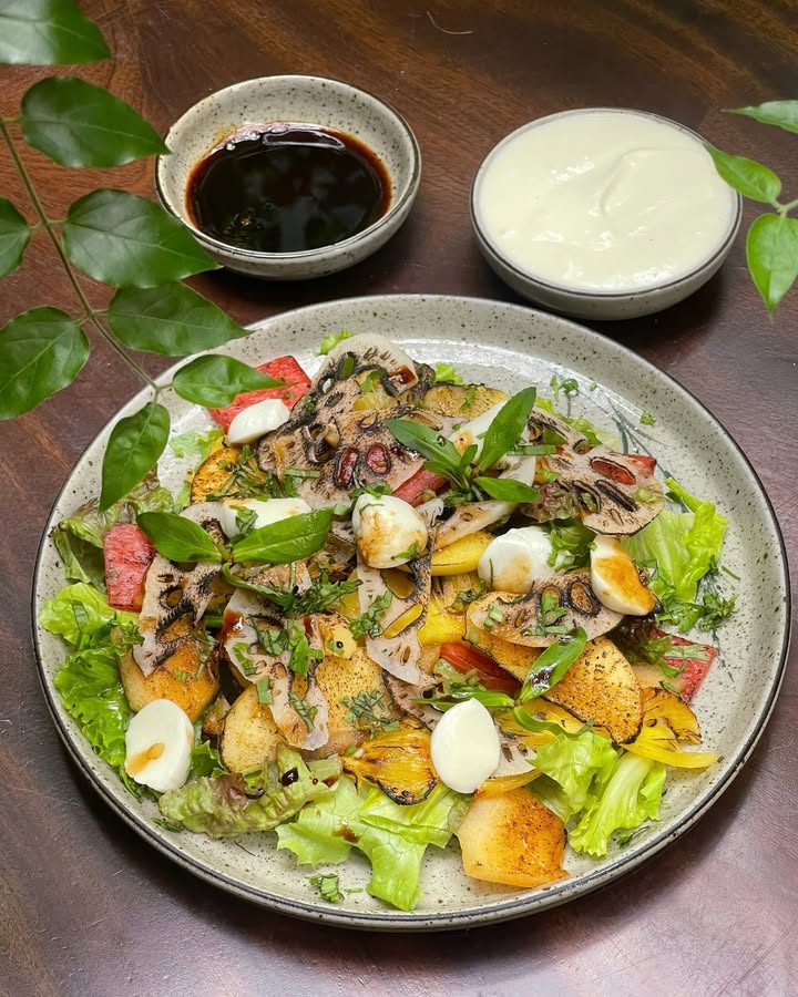 Salad hoa quả nướng cùng xốt sữa chua balsamic: vị mát lành cho ngày nắng