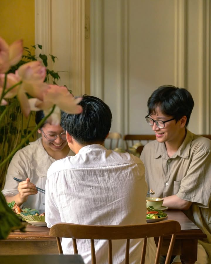 Sen thoảng Nguyễn Quang Bích: Mùa hạ dịu nhẹ trong từng món sen — ảnh 3
