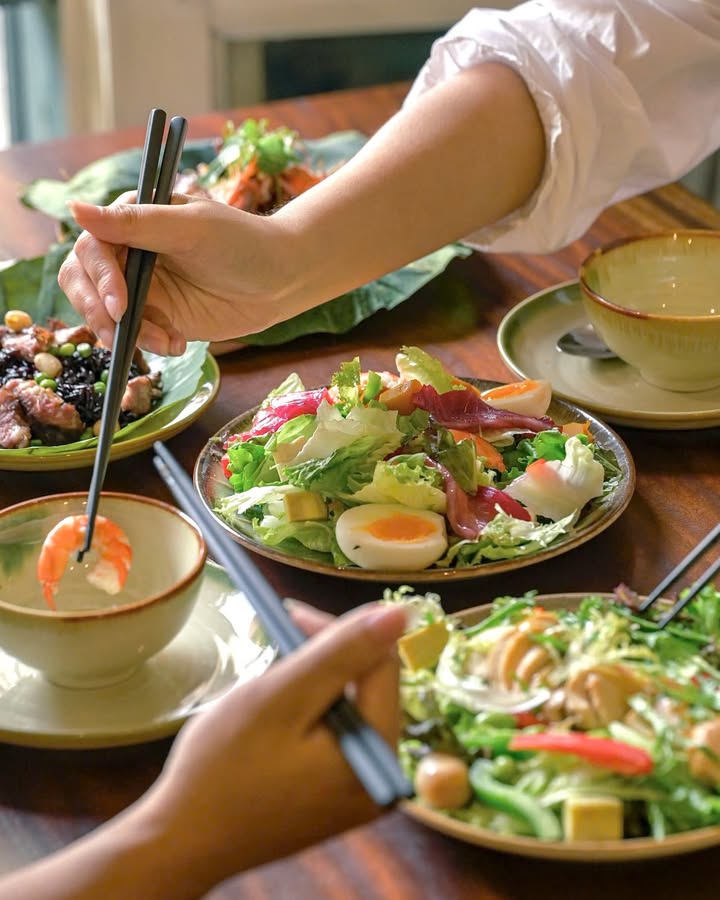 Sen thoảng Nguyễn Quang Bích: Mùa hạ dịu nhẹ trong từng món sen — ảnh 4