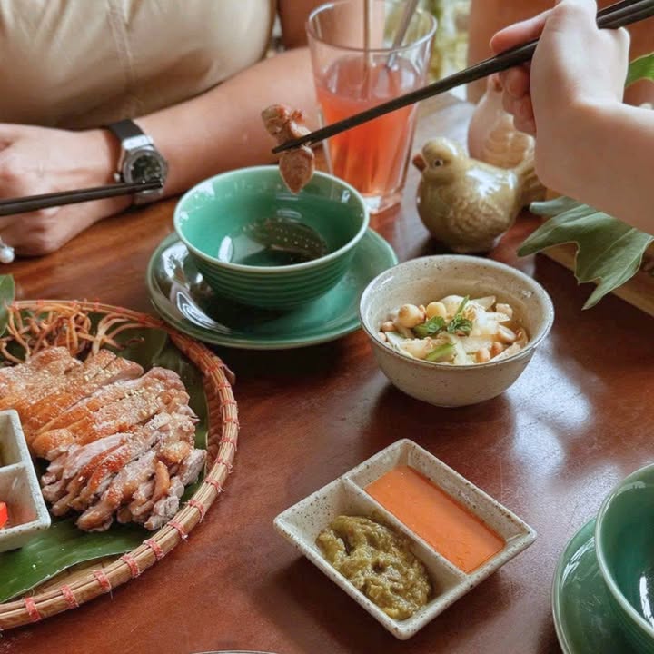 Hạ ghé Liễu Giai, sống chậm cùng mùa sen Hà Nội — ảnh 5