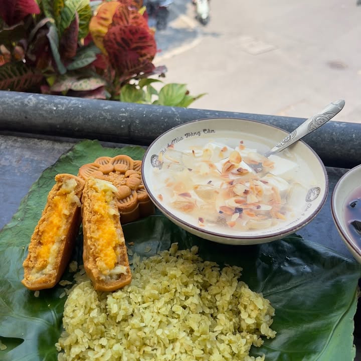 Senté giới thiệu bánh sen dừa cốm trứng mềm trong mùa Trung Thu Hoa Nở