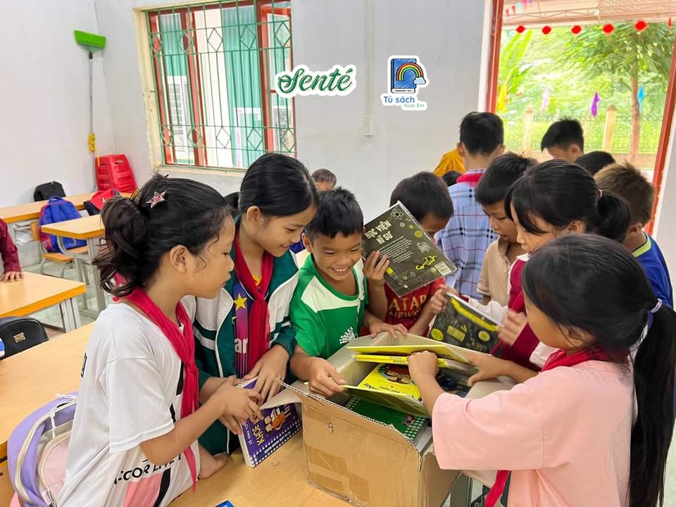Những lời nhắn gửi yêu thương theo trang sách đến với trẻ em qua chương trình Lưu chữ cho em