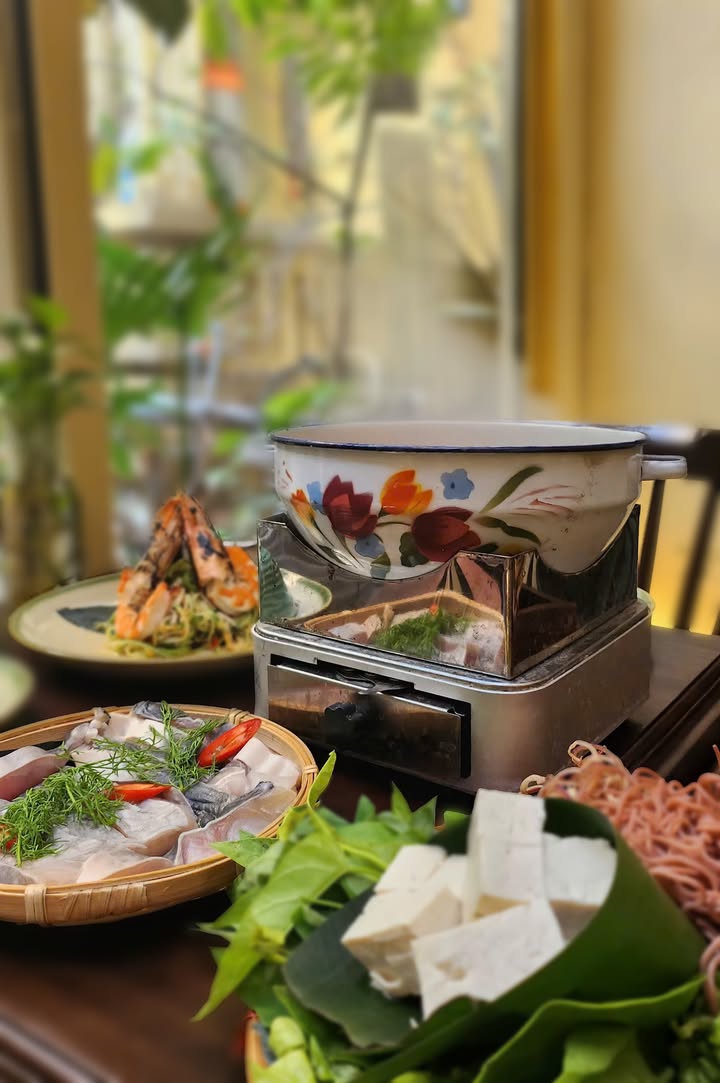 Lẩu cá lăng ấm lòng ngày gió mùa Hà Nội