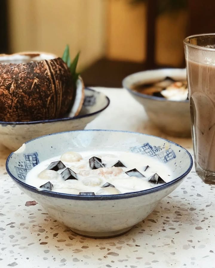 Chè sữa sen chuối nướng – vị thanh mát dịu dàng cho ngày chớm hạ